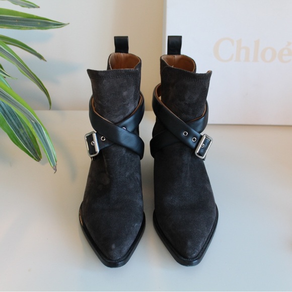 CHLOE - RYLEE BUCKLE-STRAP ANKLE BOOTS IN BLACK & GREY - Picture 3 of 7